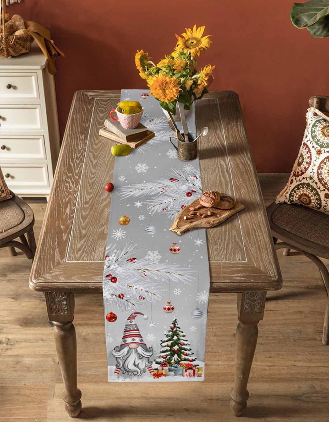クリスマスグレー家庭用テーブルランナードレス、スノーフレーク - Linum Home Textiles のレビューと価格